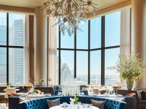 3 restaurantes; se sirve desayuno, almuerzo y cena; cocina portuguesa