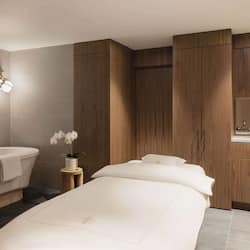 Couples treatment rooms, sauna, hot tub, steam room, body treatments