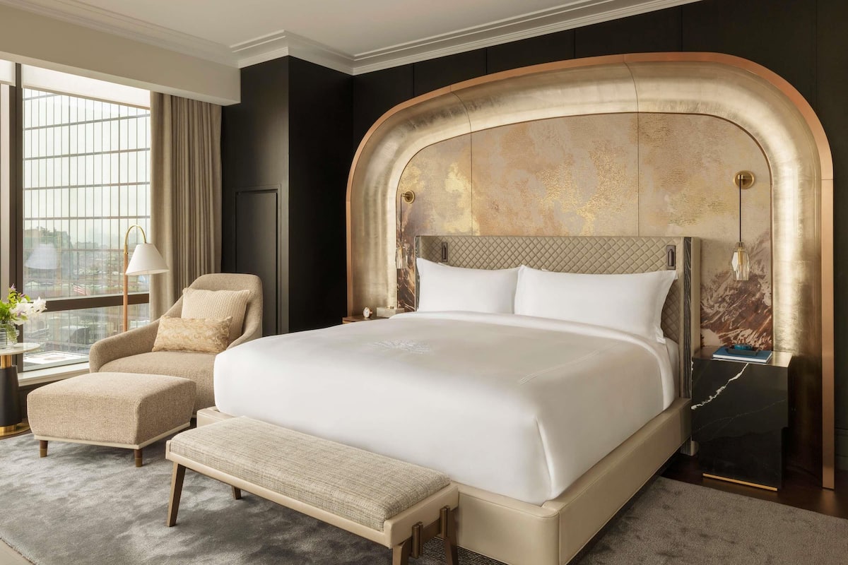 Raffles, Suite, 1 Bedroom | Premium bedding, down comforters, pillowtop beds, minibar