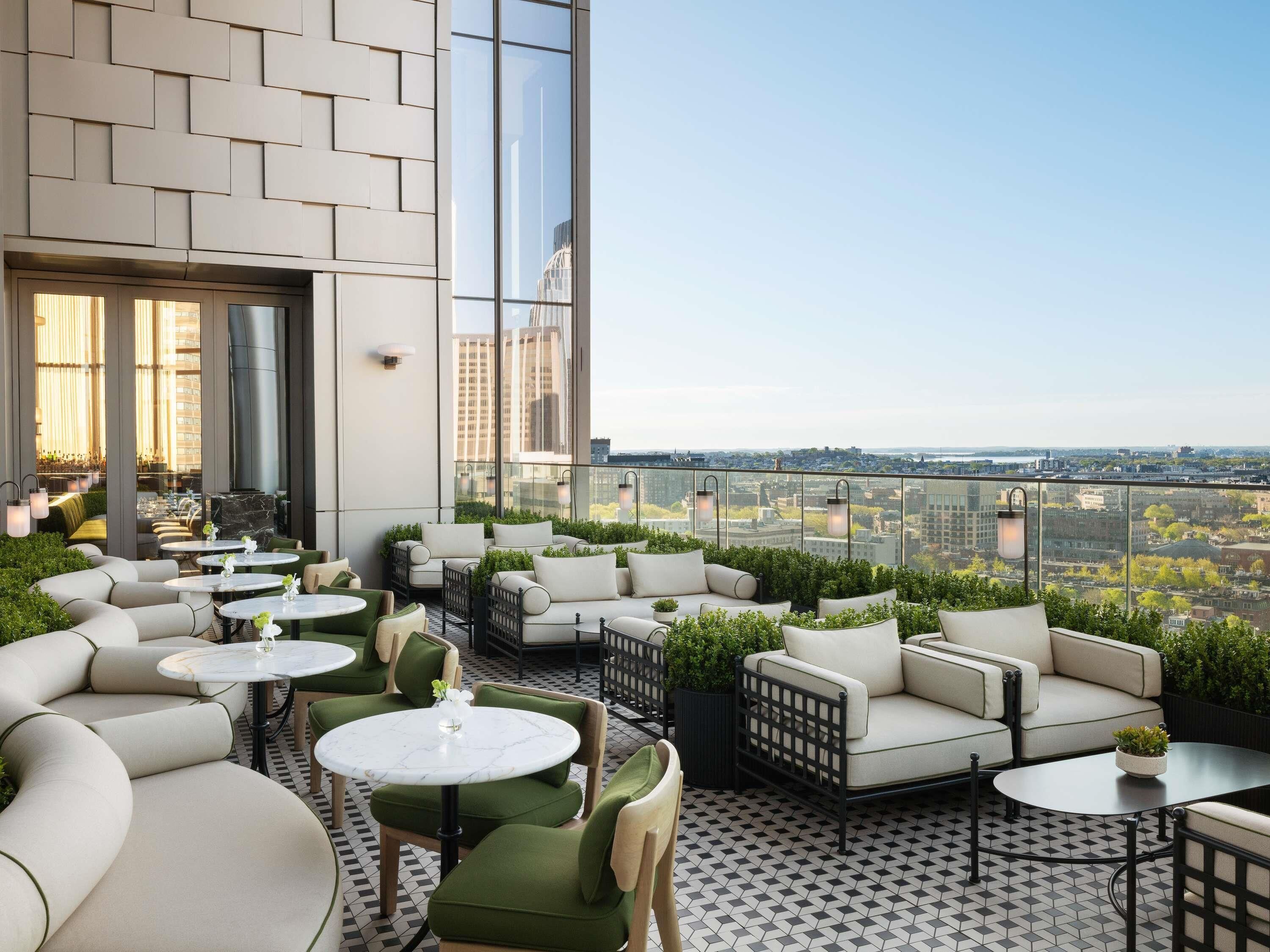3 restaurants; breakfast, lunch, dinner and brunch served 