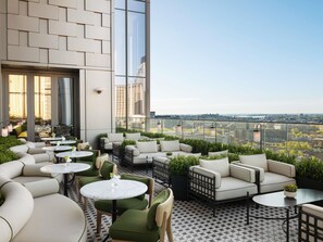 3 restaurants; breakfast, lunch, dinner and brunch served 