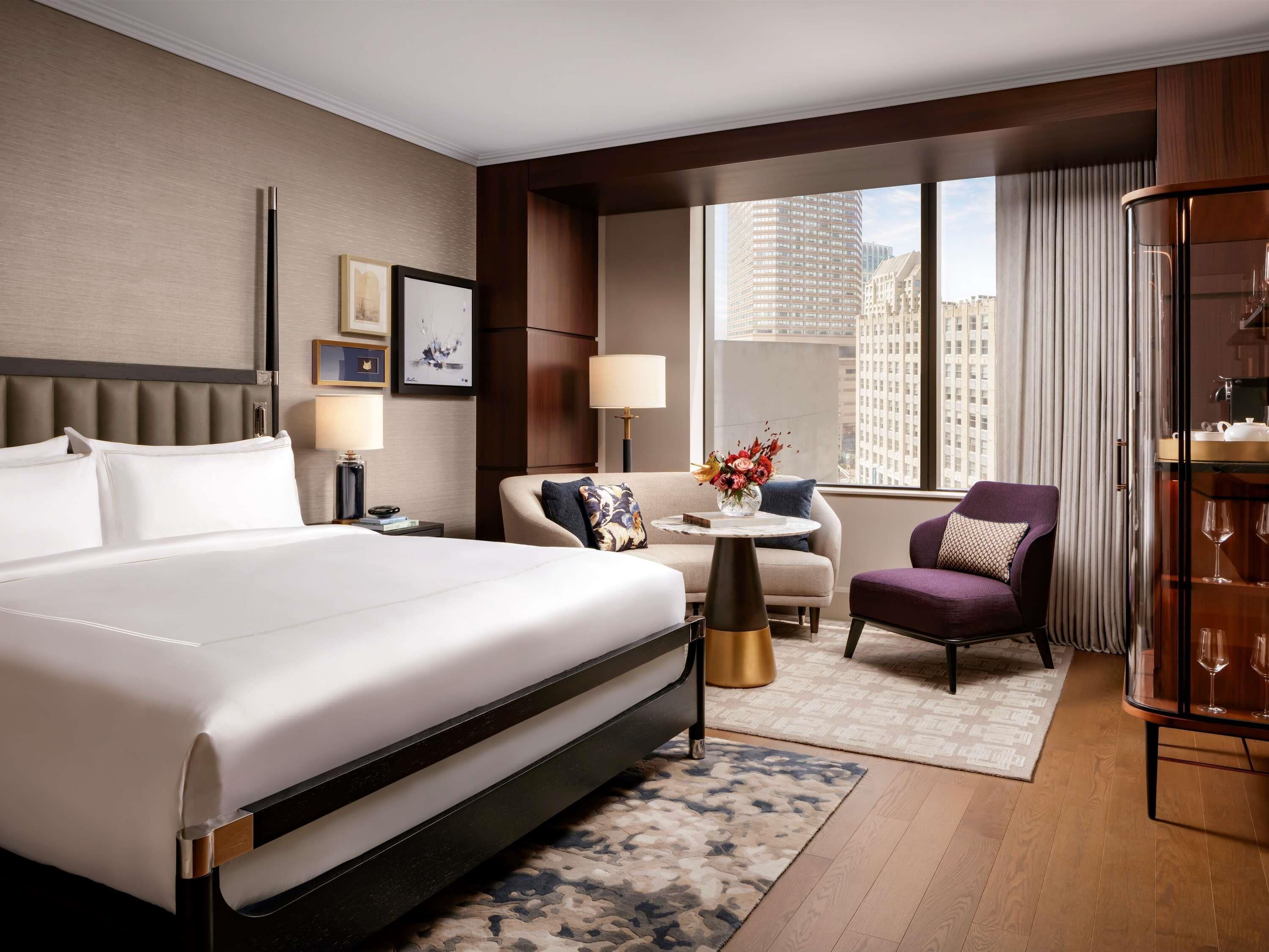 Hochwertige Bettwaren, Daunenbettdecken, Pillowtop-Betten, Minibar