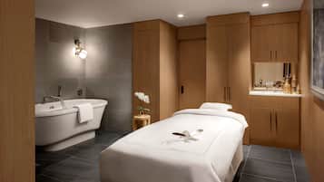Couples treatment room(s), sauna, hot tub, steam room, body treatments