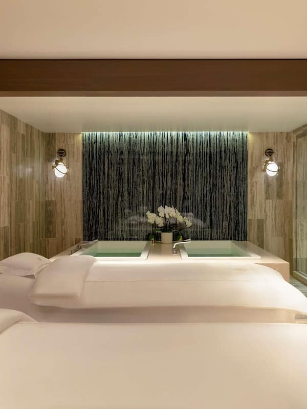 Couples treatment rooms, sauna, hot tub, steam room, body treatments