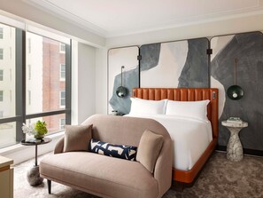 Premium bedding, down comforters, pillowtop beds, minibar - Raffles Boston (Boston)