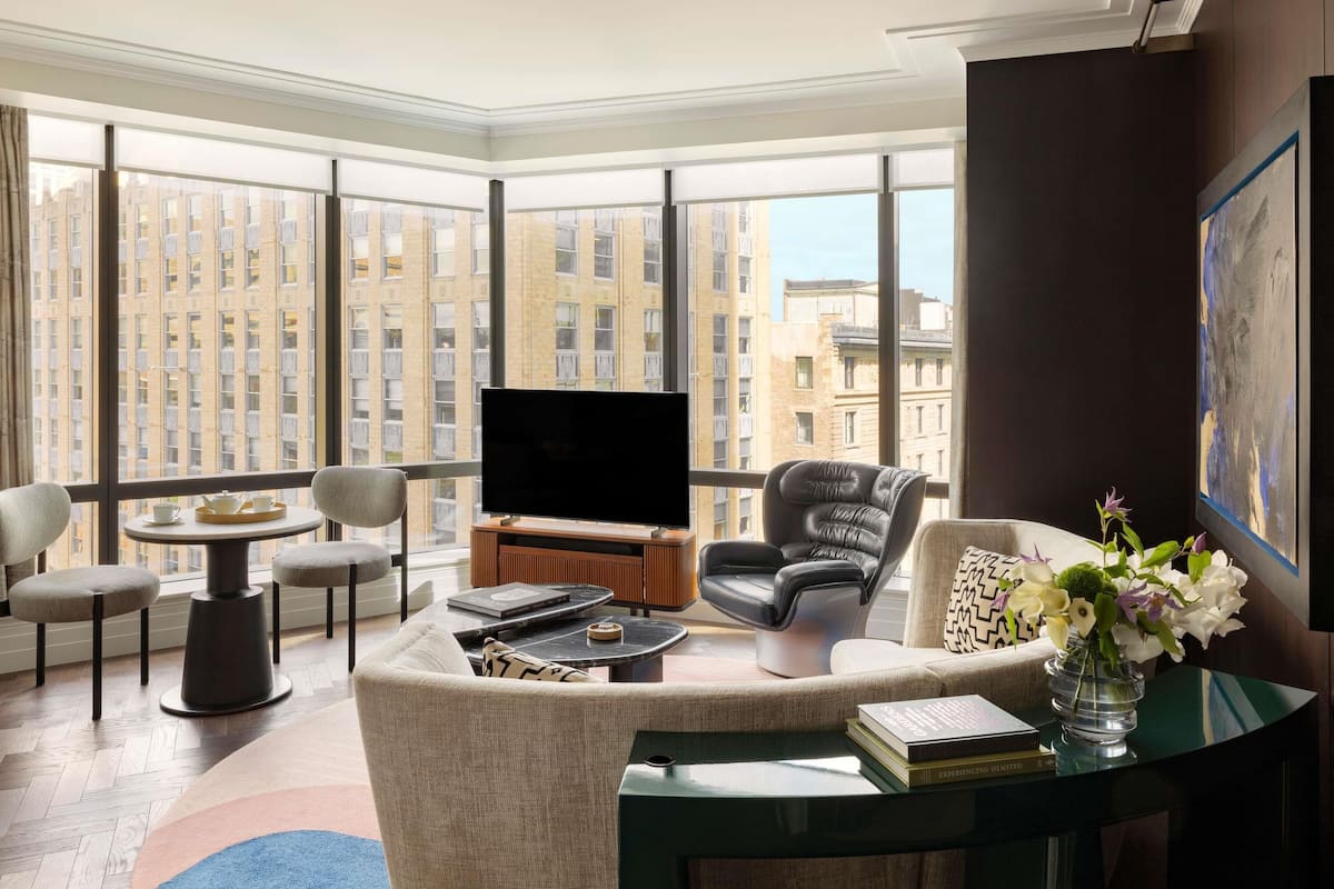 Signature Suite, 1 Bedroom | Premium bedding, down comforters, pillowtop beds, minibar