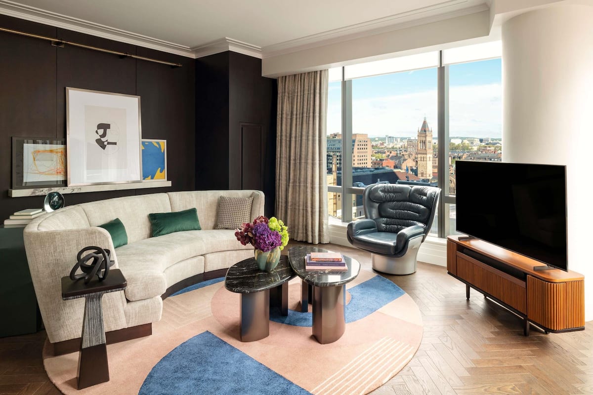 Premier Suite, 1 Bedroom | Premium bedding, down comforters, pillowtop beds, minibar