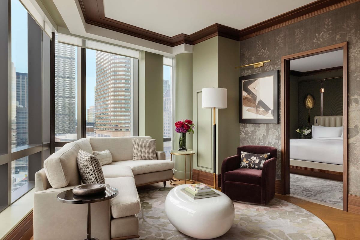 Suite, 1 Bedroom (Emerald) | Premium bedding, down comforters, pillowtop beds, minibar