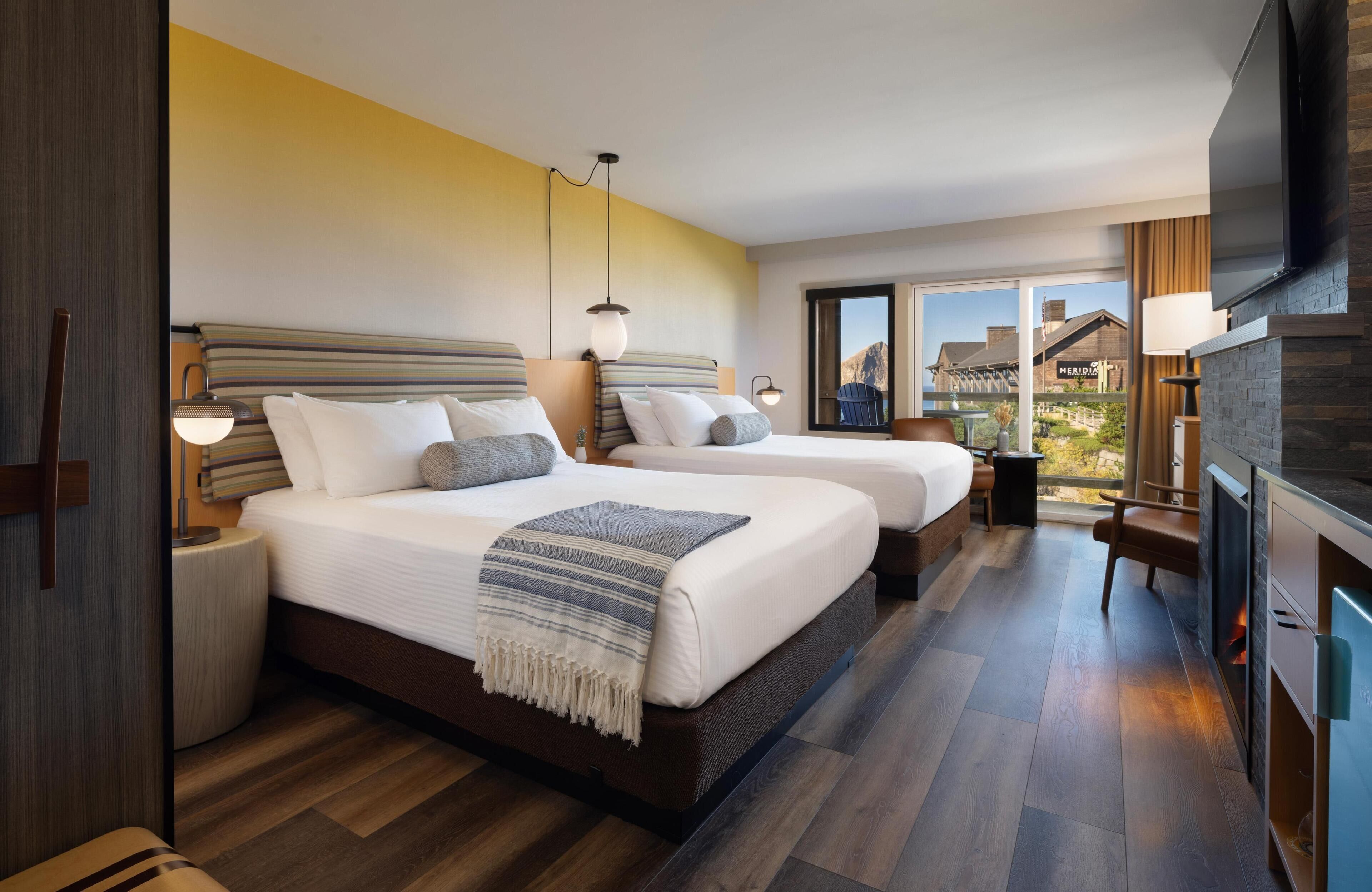 ห้องพัก, เตียงควีนไซส์ 2 เตียง, พร้อมสิ่งอำนวยความสะดวกสำหรับผู้พิการ (Top Floor) | เครื่องนอนระดับพรีเมียม, ผ้านวมขนเป็ด, เตียงพร้อมฟูกเสริมที่นอน