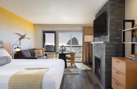 Room, 1 King Bed (Top Floor) | Premium bedding, down comforters, pillowtop beds, in-room safe. Inn at Cape Kiwanda