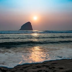 Beach nearby, sun loungers, beach towels