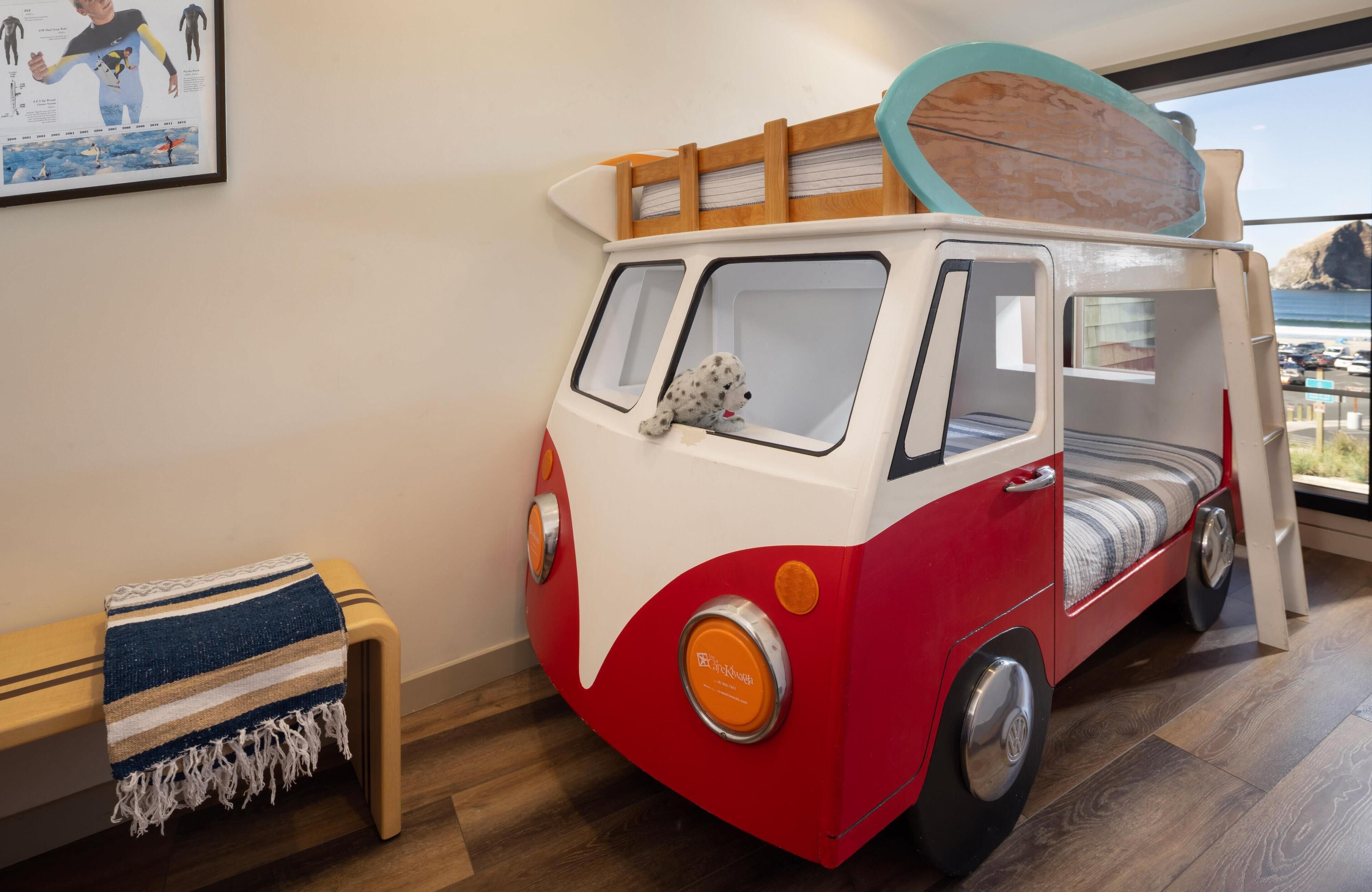 ห้องสวีท, หลายเตียง (Surf, with Bunk) | เครื่องนอนระดับพรีเมียม, ผ้านวมขนเป็ด, เตียงพร้อมฟูกเสริมที่นอน