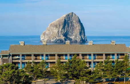 Exterior. Inn at Cape Kiwanda