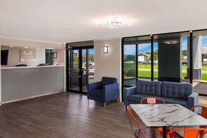 Lobby - Econo Lodge Mobile Airport Blvd. (Mobile)