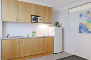 Fridge, microwave