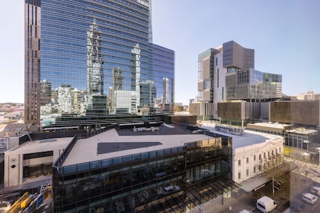 1 Schlafzimmer, Zimmersafe, Schreibtisch, laptopgeeigneter Arbeitsplatz