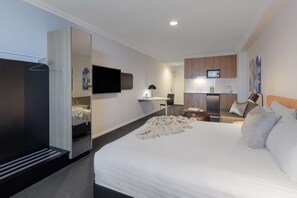 1 bedroom, in-room safe, desk, laptop workspace