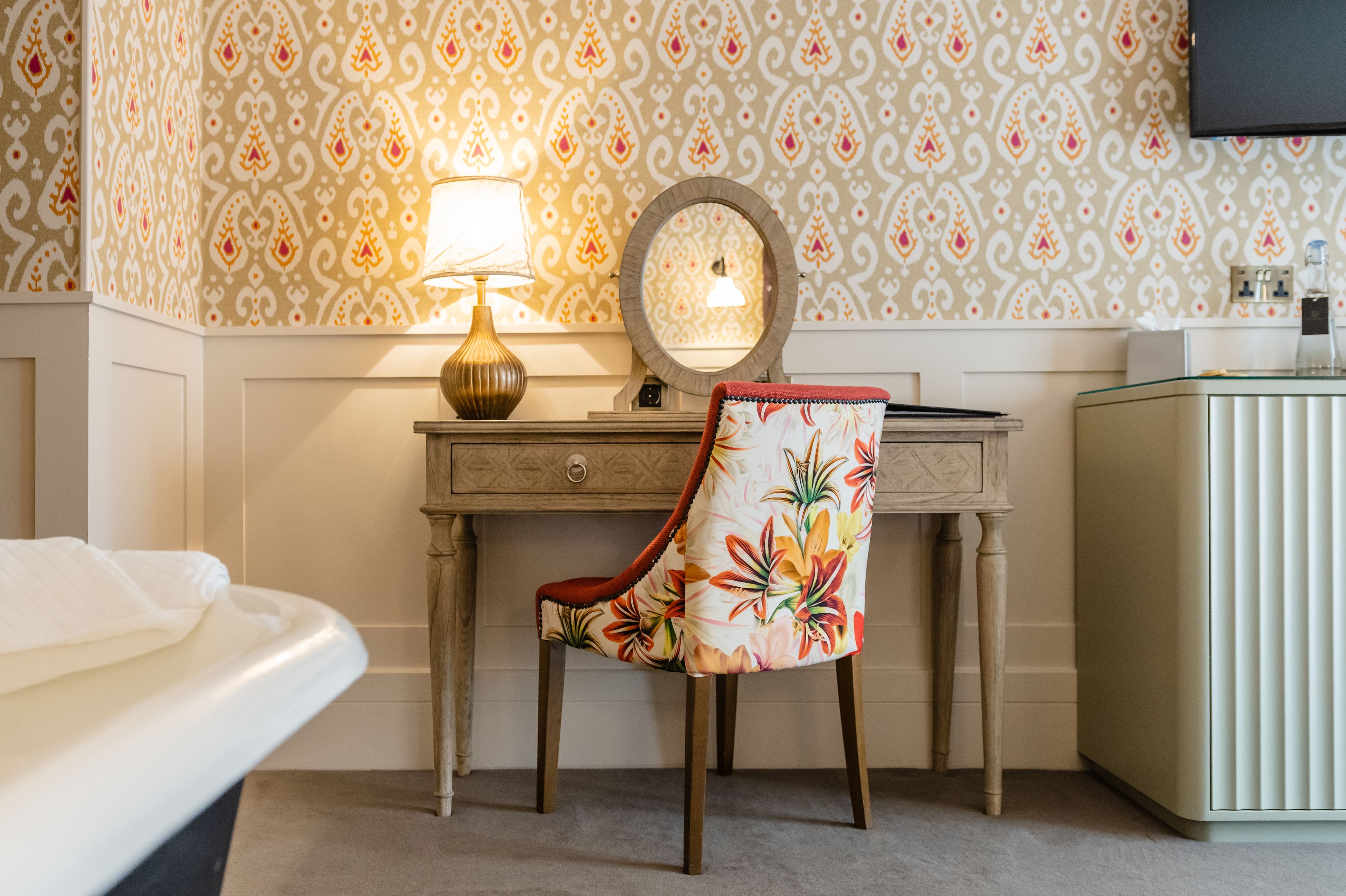 cosy room | living area | 32-inch tv with digital channels