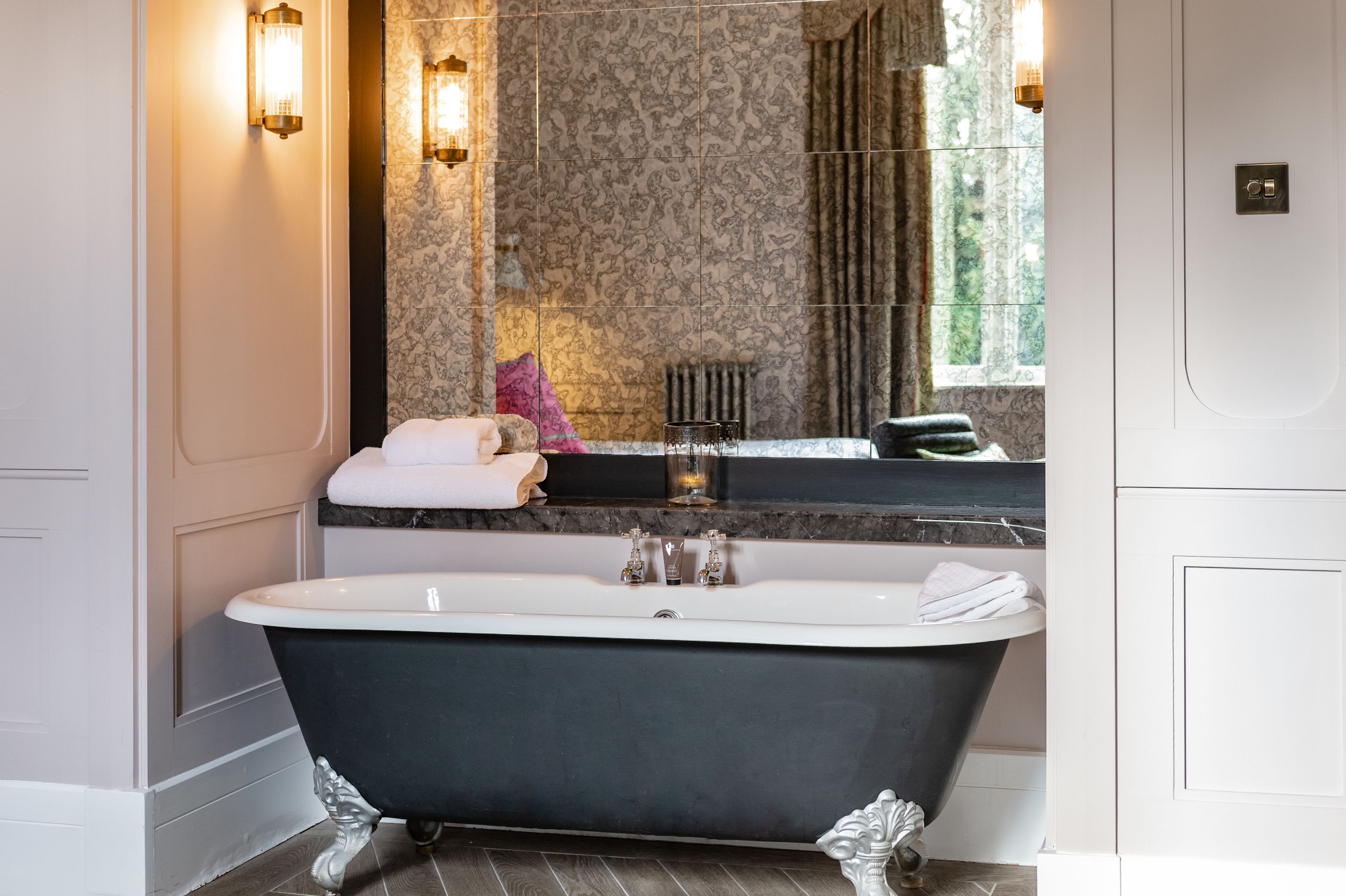 comfy room | deep-soaking bathtub