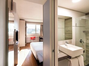 Standard Room, 1 Double Bed | Bathroom | Combined shower/tub, eco-friendly toiletries, hair dryer, towels