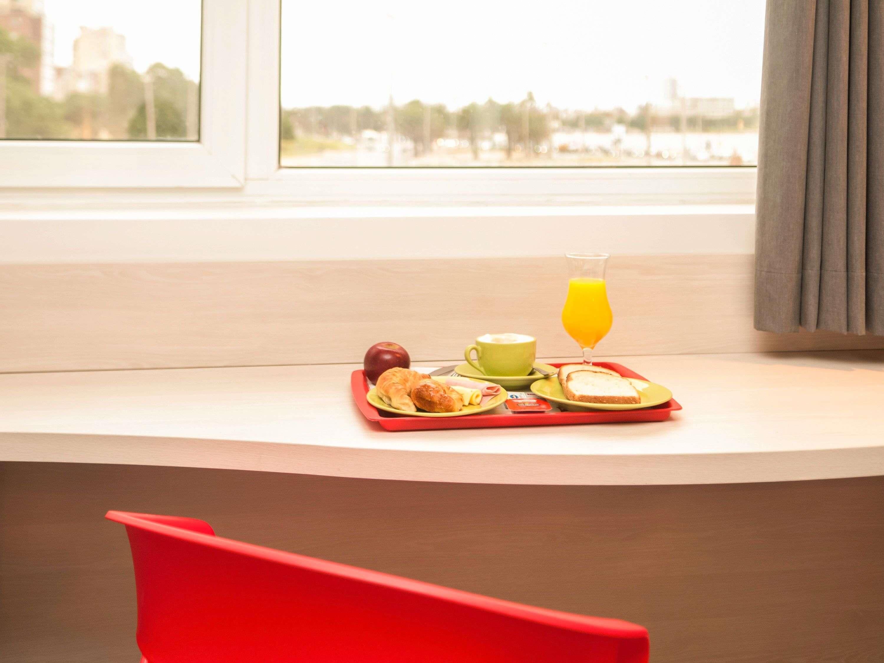 Standard Room, 1 Double Bed | Minibar, in-room safe, desk, laptop workspace