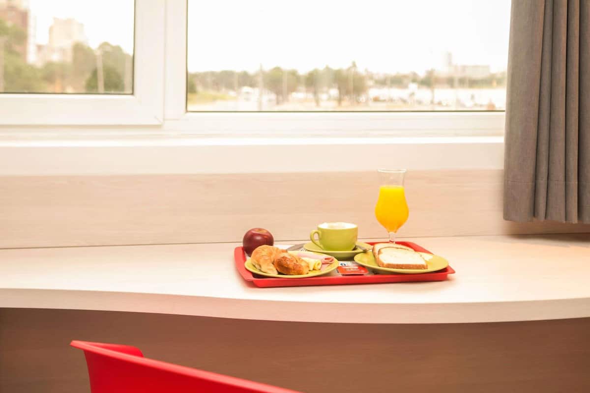 Standard Room, 1 Double Bed | Minibar, in-room safe, desk, laptop workspace