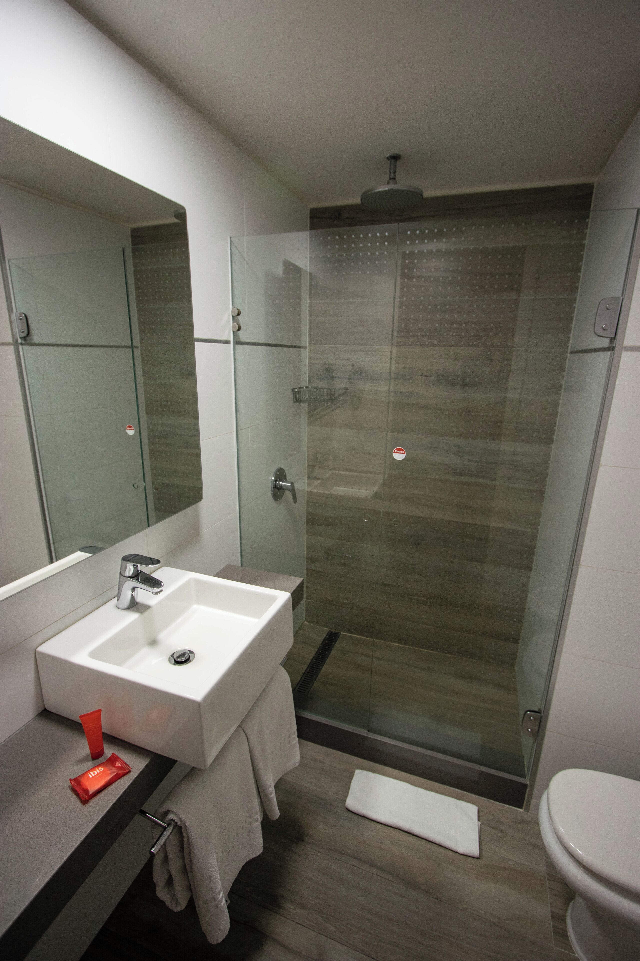 combined shower/bathtub, eco-friendly toiletries, hair dryer, towels