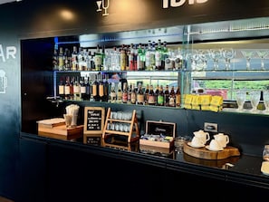 Bar (on property) - Hotel ibis Montevideo Rambla (Montevideo)