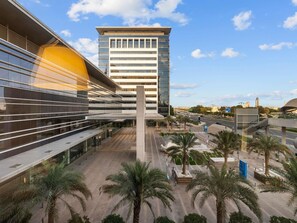 Minibar, in-room safe, desk, laptop workspace - Novotel World Trade Centre (Dubai)