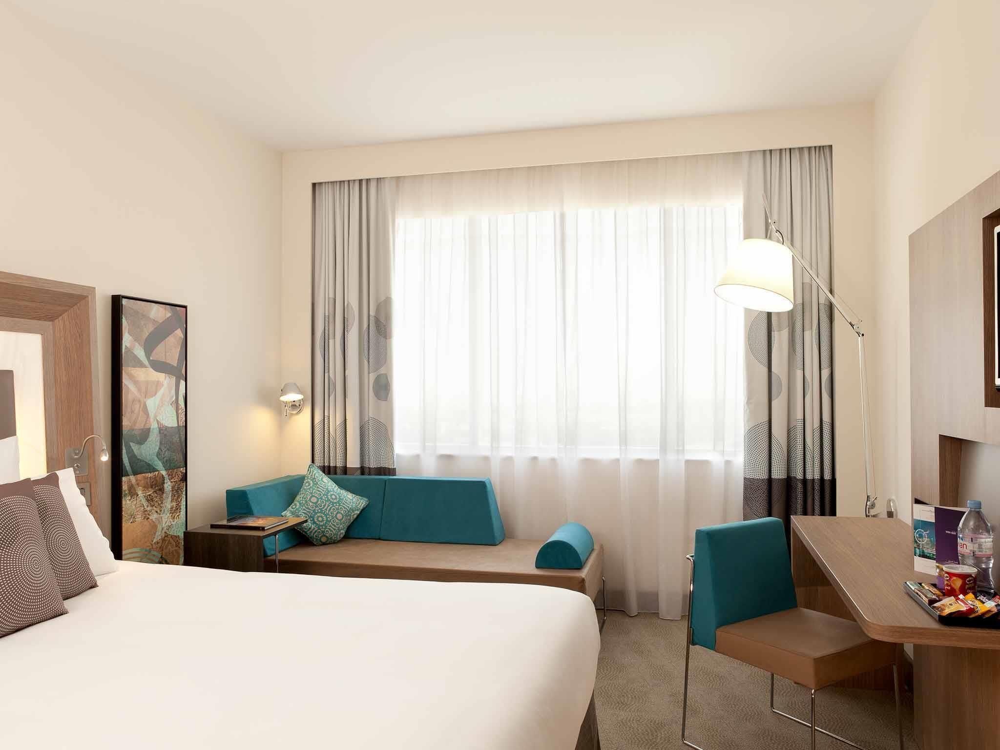 Executive Room, 1 Queen Bed with Sofa | Minibar, in-room safe, desk, laptop workspace