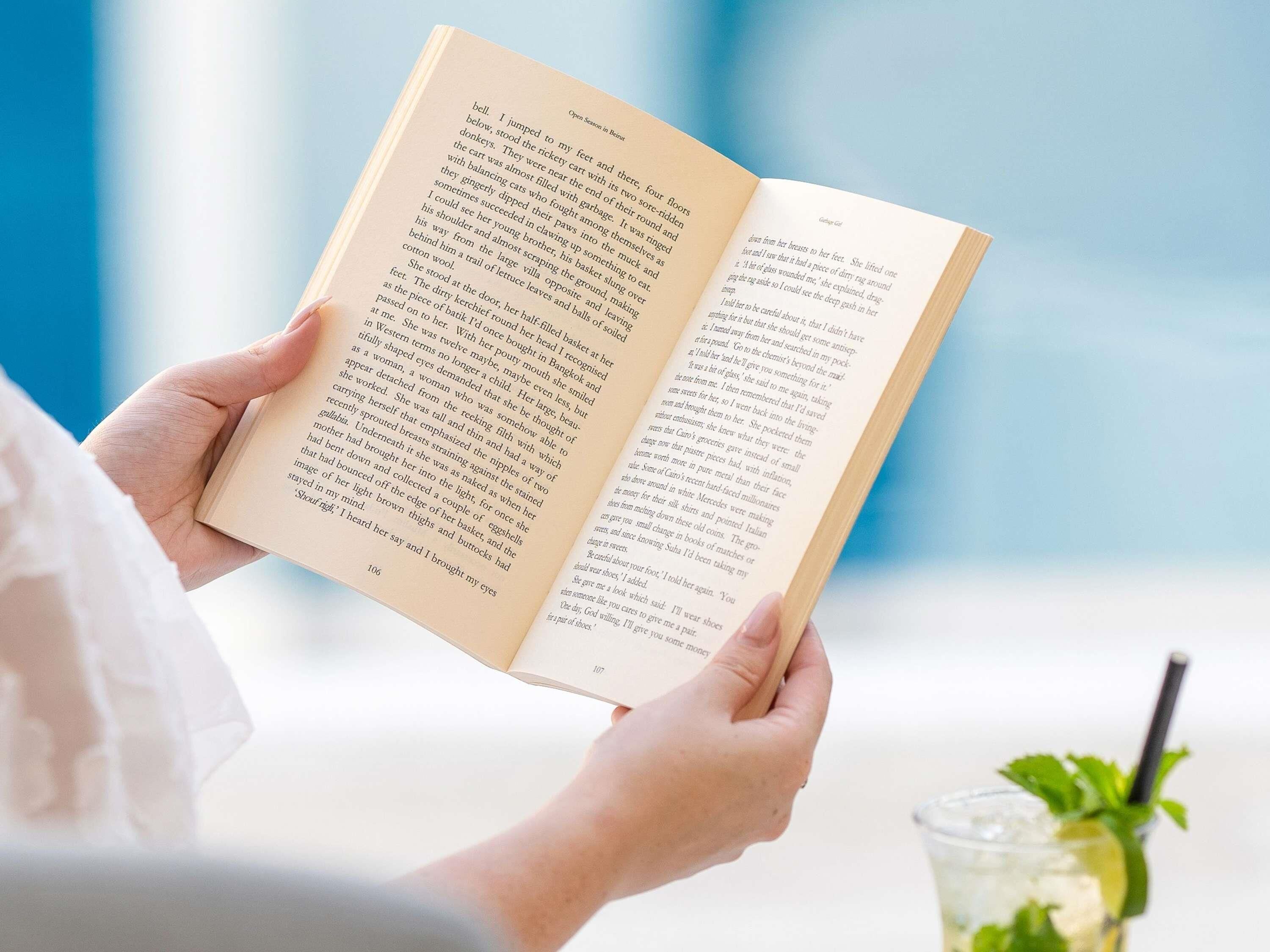 Außenpool, Sonnenschirme, Liegestühle