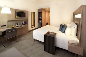 Superior Double Room, 1 Double Bed | 1 bedroom, minibar, in-room safe, desk