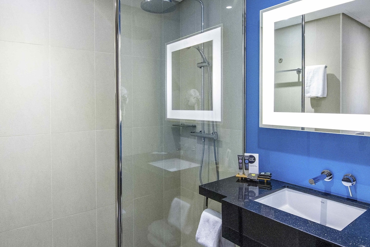 1 bedroom, minibar, in-room safe, desk
