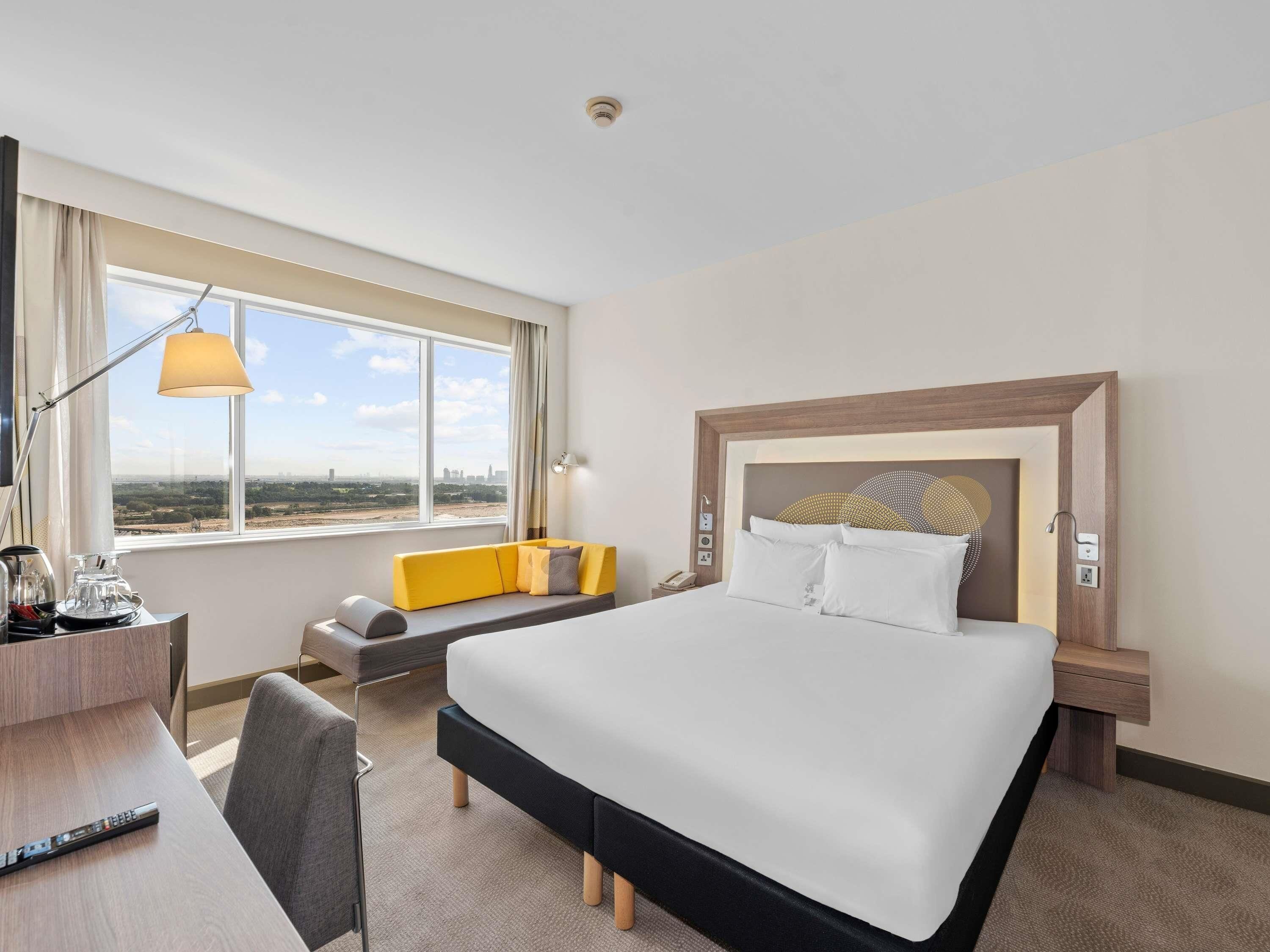 Executive Suite 1 King Bed with Sofa | Minibar, in-room safe, desk, laptop workspace