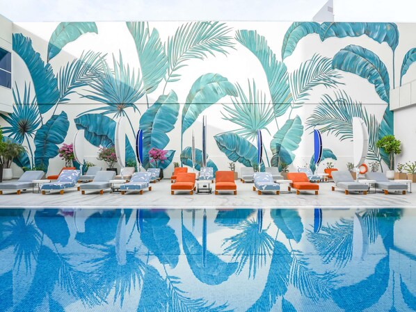 Outdoor pool, pool umbrellas, sun loungers