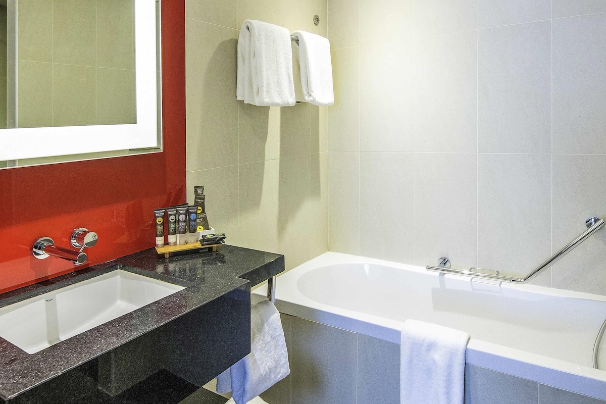 1 bedroom, minibar, in-room safe, desk
