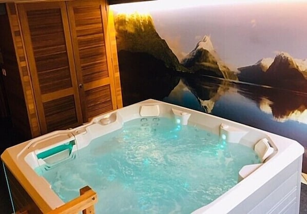 Private spa tub