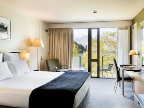 Room, 1 King Bed, Lakeside | In-room safe, desk, iron/ironing board, free cribs/infant beds - Novotel Queenstown Lakeside (Queenstown)