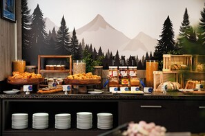 Daily buffet breakfast for a fee - Novotel Queenstown Lakeside (Queenstown)