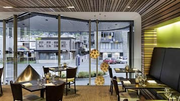 Breakfast and dinner served