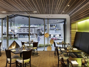 บริการอาหารเช้าและอาหารเย็น