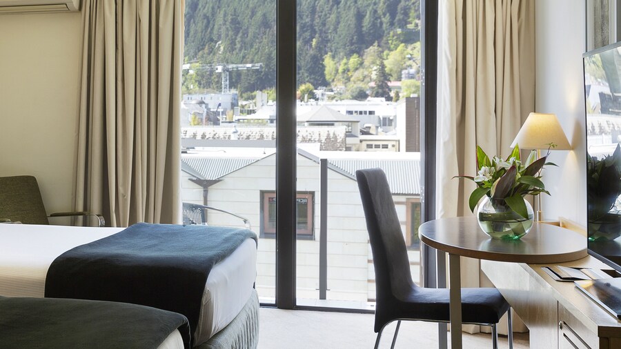 Novotel Queenstown Lakeside