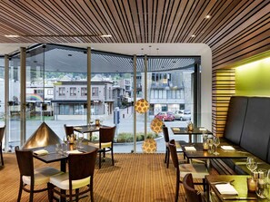 Breakfast and dinner served - Novotel Queenstown Lakeside (Queenstown)