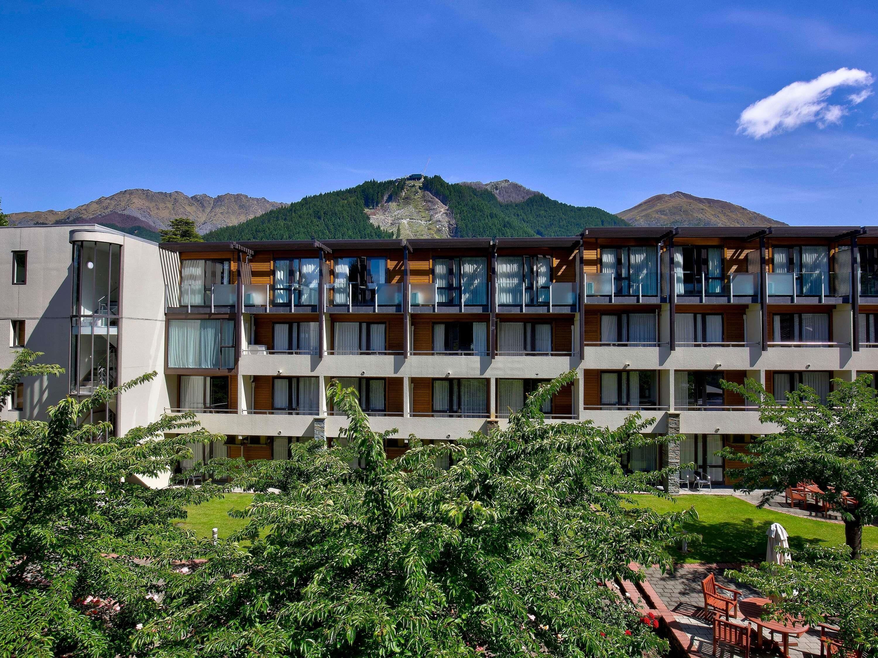 Caja de seguridad en la habitación y escritorio 