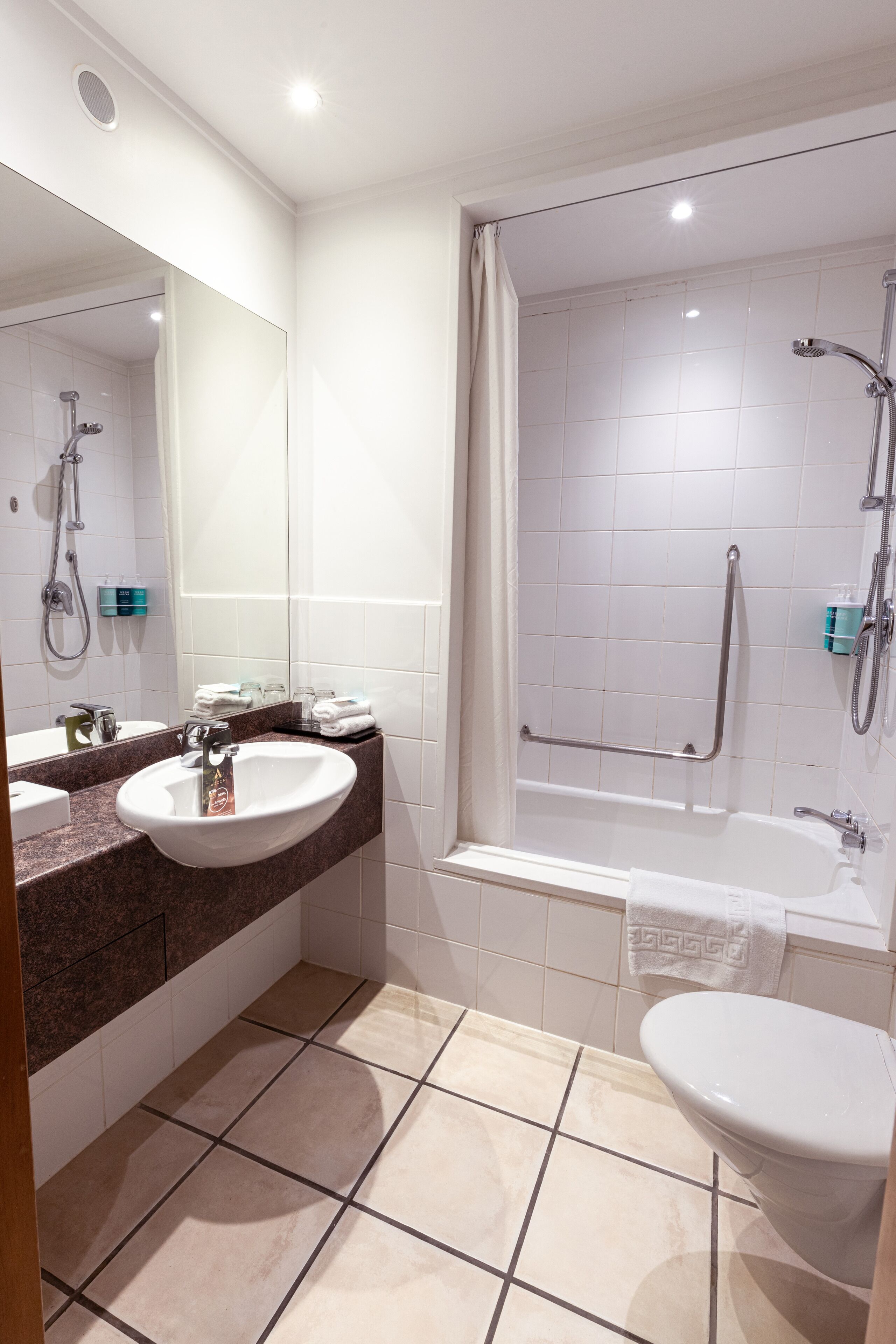 combined shower/bathtub, eco-friendly toiletries, hair dryer, towels