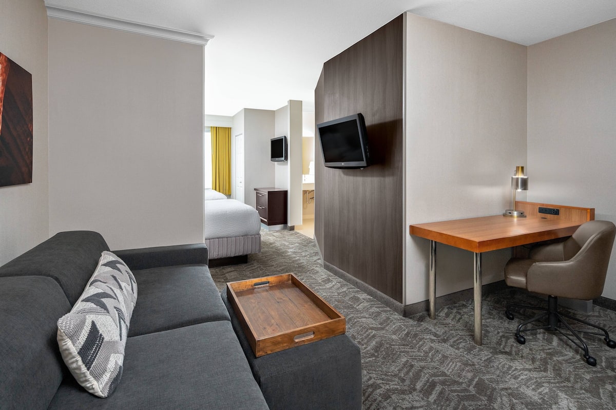 Premium bedding, pillowtop beds, in-room safe, desk