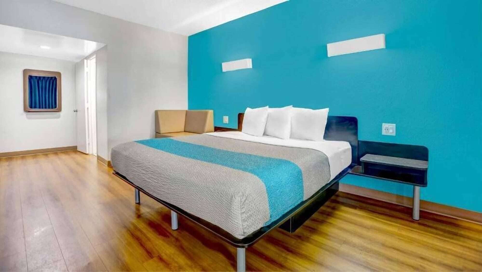 Iron/ironing board, free WiFi, bed sheets