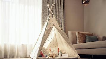 Quarto luxo, 1 cama King, para não fumantes | Roupas de cama de algodão egípcio, roupas de cama premium, frigobar