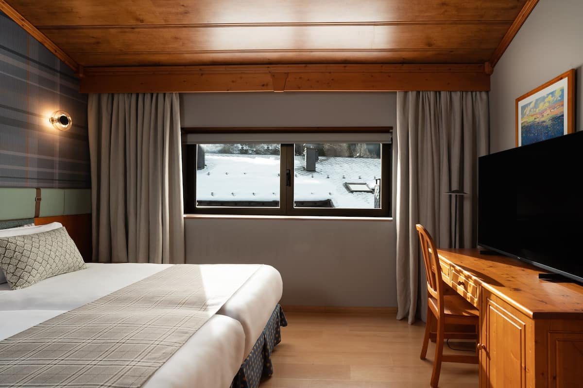 Premium bedding, down duvets, in-room safe, desk