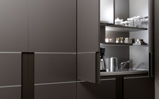 Kávé-/teafőző, elektromos vízforraló és főzőedények/tányérok/evőeszközök